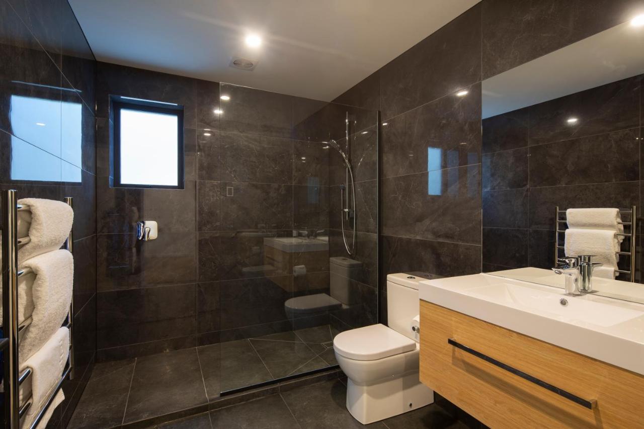 4 Bedroom Home With Elevated Views Of Lake Wakatipu & The Remarkables Куийнстаун Екстериор снимка